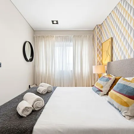 Guestready - Quental Wallpaper Near Marquês Square Appartement Oporto