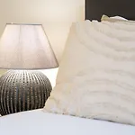 Guestready - Quental Wallpaper Near Marques Square * Porto