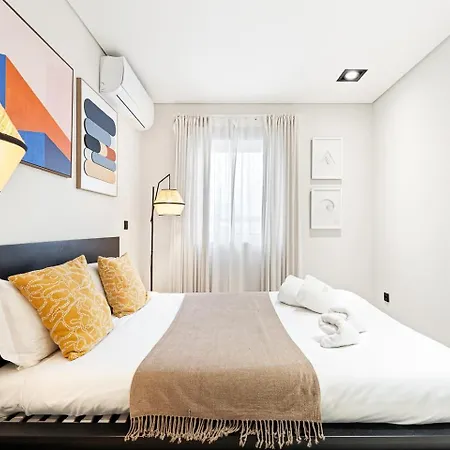 Guestready - Quental Wallpaper Near Marques Square Oporto