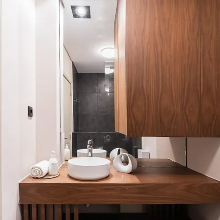 Апартаменты Guestready - Quental Wallpaper Near Marques Square