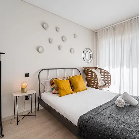 Guestready - Quental Wallpaper Near Marques Square Порту