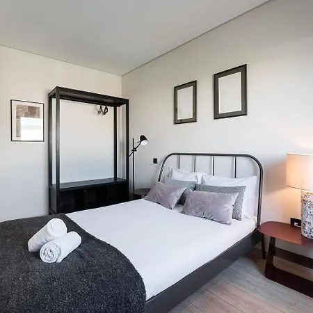 Апартаменты Guestready - Quental Wallpaper Near Marques Square Порту