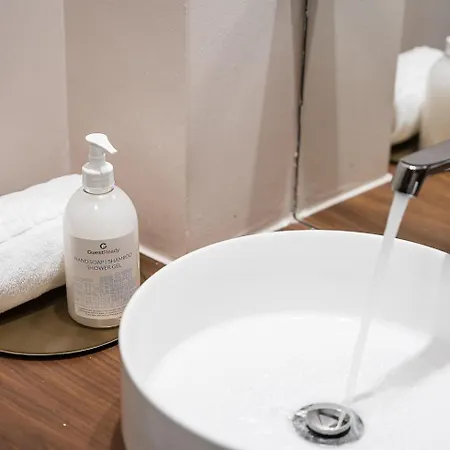 Guestready - Quental Wallpaper Near Marques Square