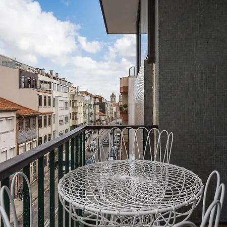 Guestready - Quental Wallpaper Near Marques Square Порту