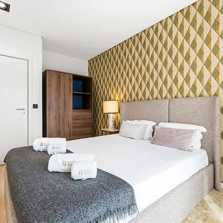 Guestready - Quental Wallpaper Near Marques Square بورتو