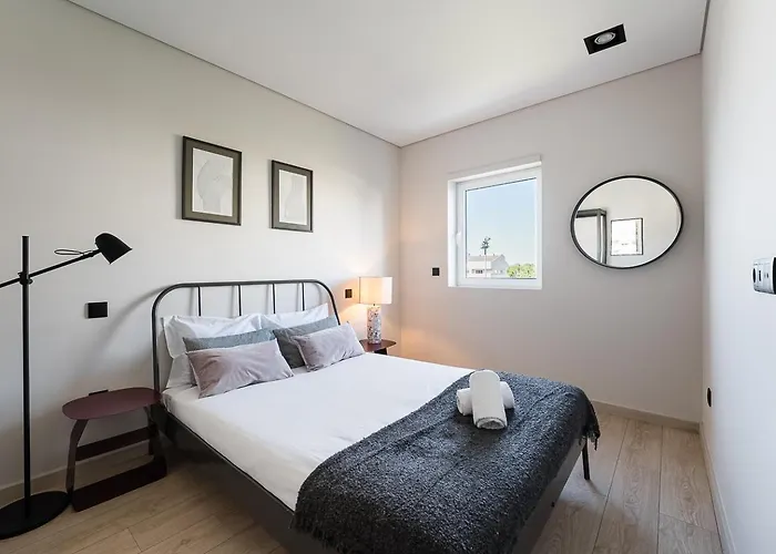 Guestready - Quental Wallpaper Near Marques Square * Porto