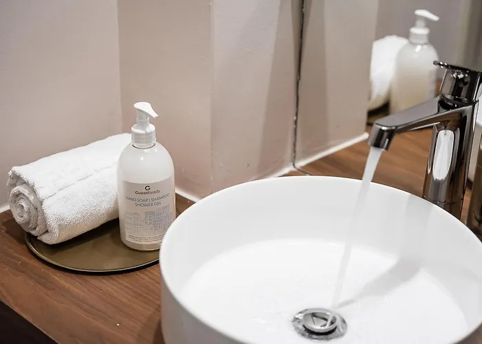 Guestready - Quental Wallpaper Near Marques Square