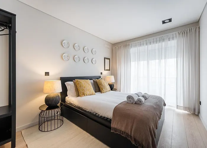 Apartamento Guestready - Quental Wallpaper Near Marquês Square Porto