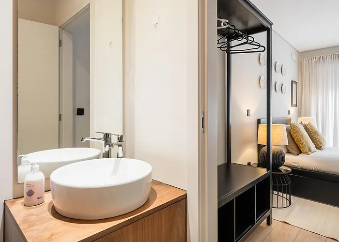 Guestready - Quental Wallpaper Near Marques Square Πόρτο