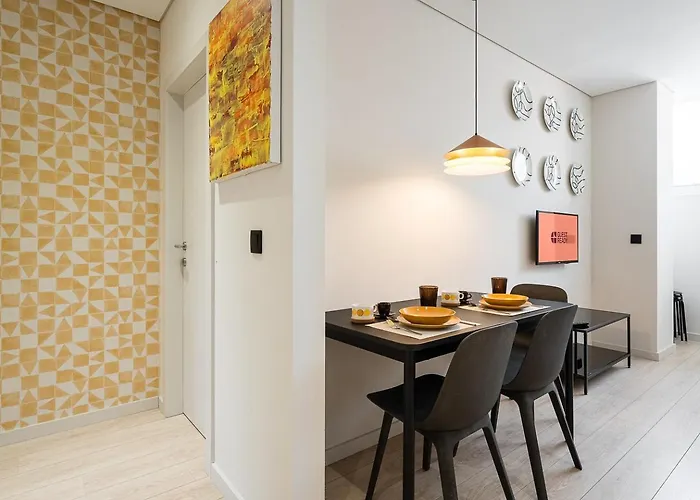 Guestready - Quental Wallpaper Near Marques Square * Πόρτο