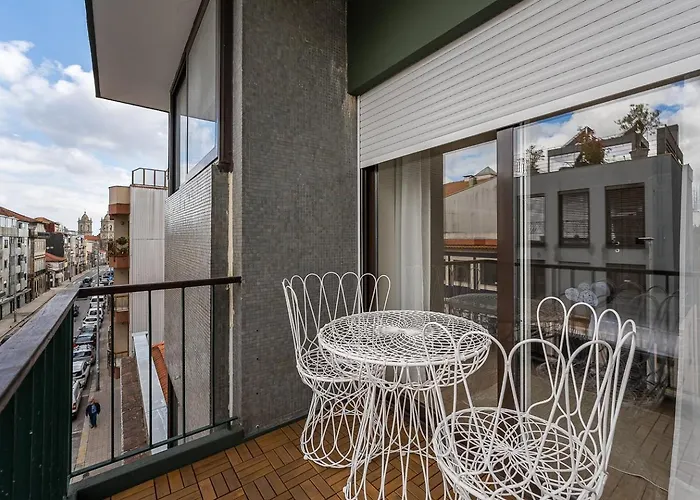 Guestready - Quental Wallpaper Near Marques Square