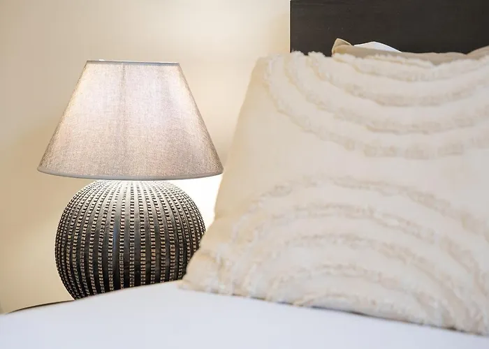 Guestready - Quental Wallpaper Near Marquês Square * Porto