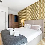 Guestready - Quental Wallpaper Near Marques Square Oporto