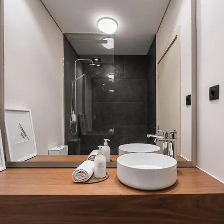Guestready - Quental Wallpaper Near Marques Square Porto