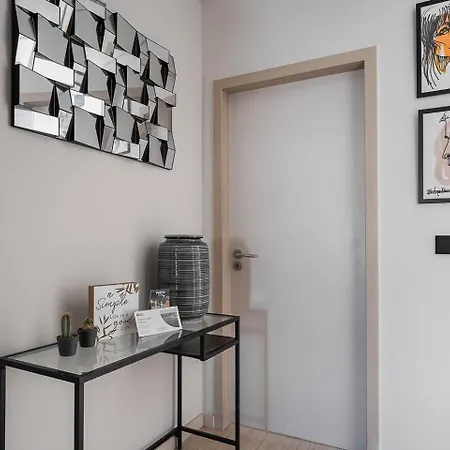 Guestready - Quental Wallpaper Near Marques Square * Porto