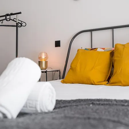 Guestready - Quental Wallpaper Near Marques Square * Porto