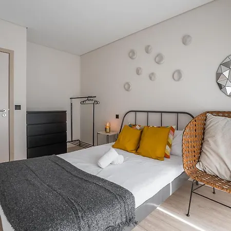Guestready - Quental Wallpaper Near Marques Square * Porto