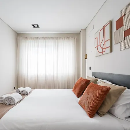 Guestready - Quental Wallpaper Near Marques Square * Porto
